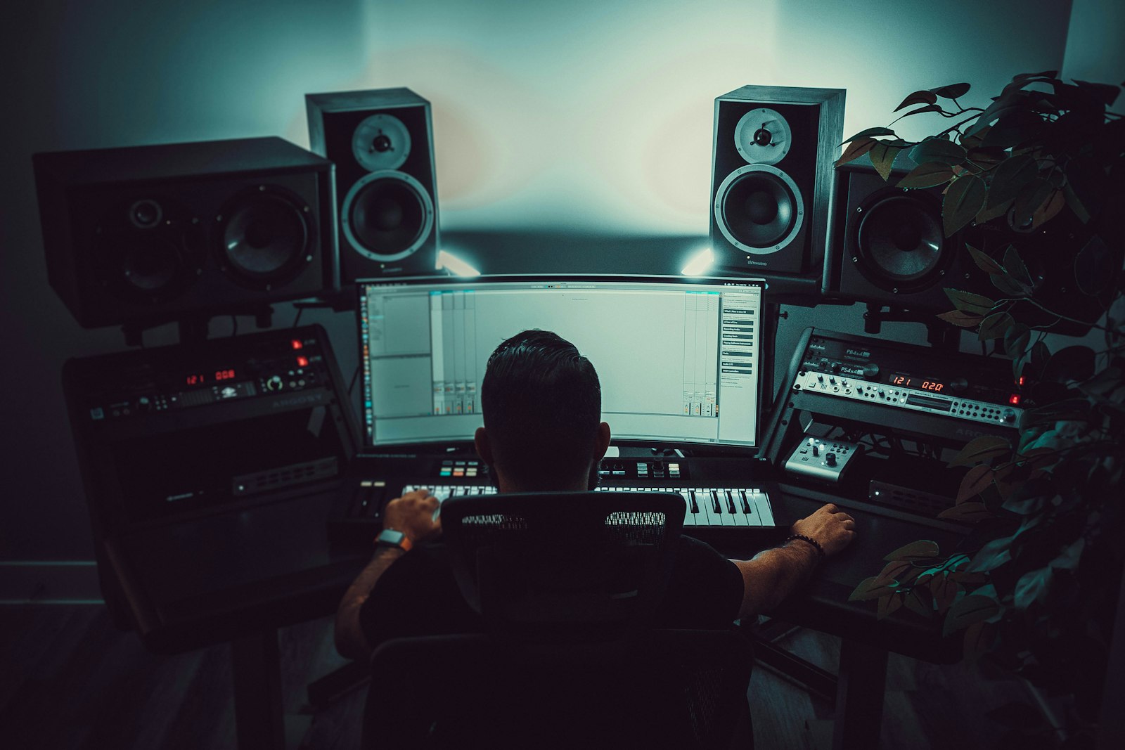 How to Set Up an Audio Interface (Step-by-Step)