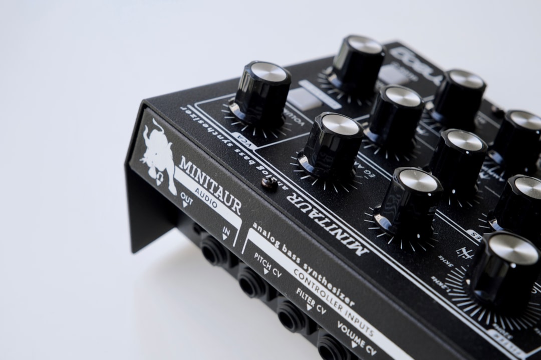 A close up of an electronic device with knobs