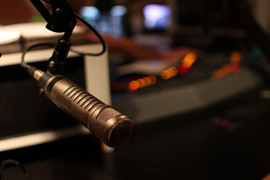 Open-Back vs Closed-Back Headphones for the Studio