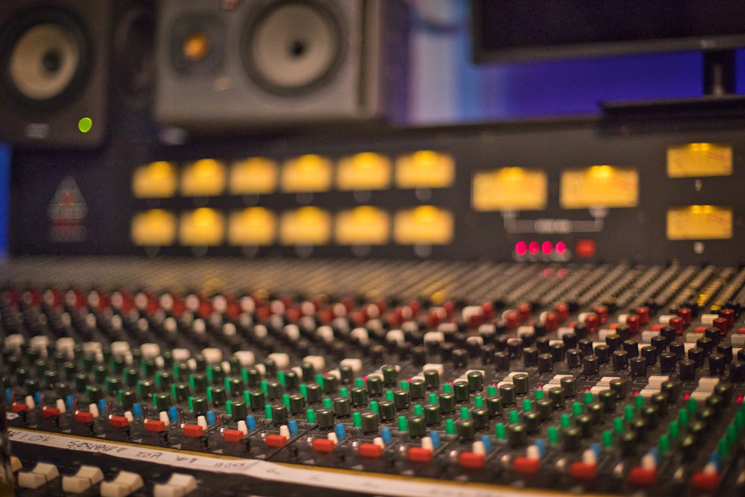 How to Tune Vocals in Logic Pro