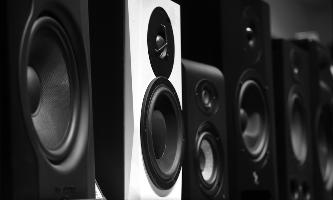 Open-Back vs Closed-Back Headphones for Mixing