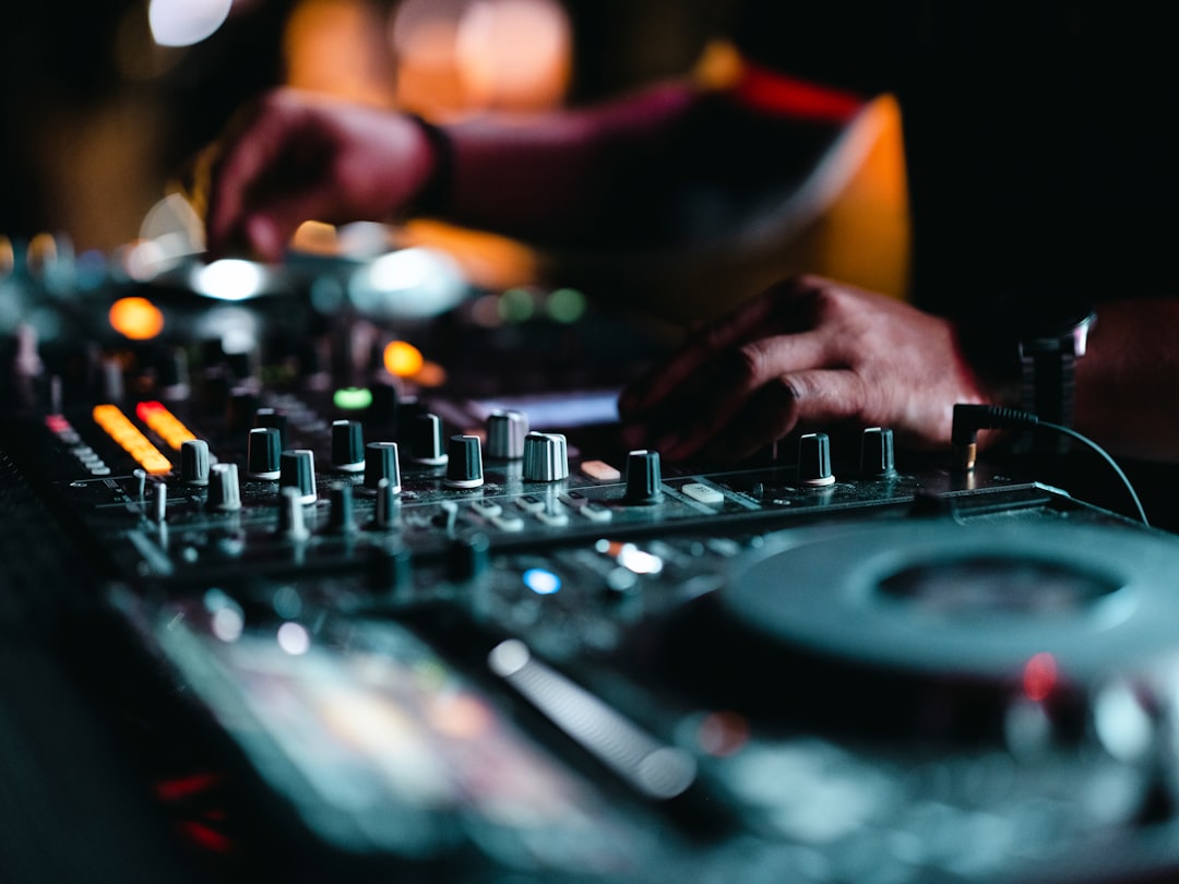 rekordbox vs Virtual DJ: DJ Software Compared