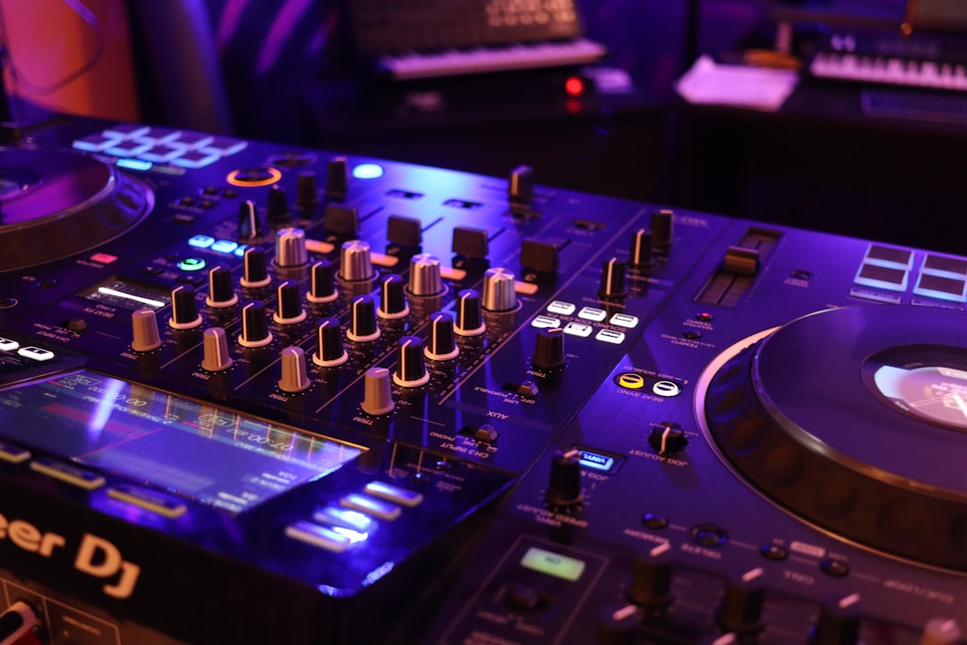 The Best Serato Alternatives for DJs