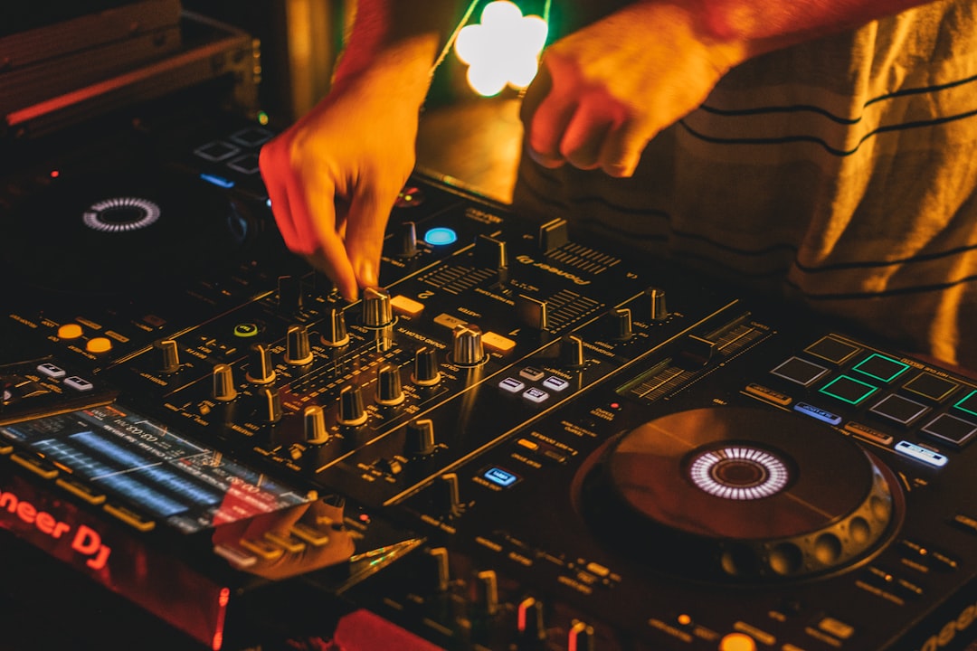 Serato DJ Pro Review: Is It Worth It?